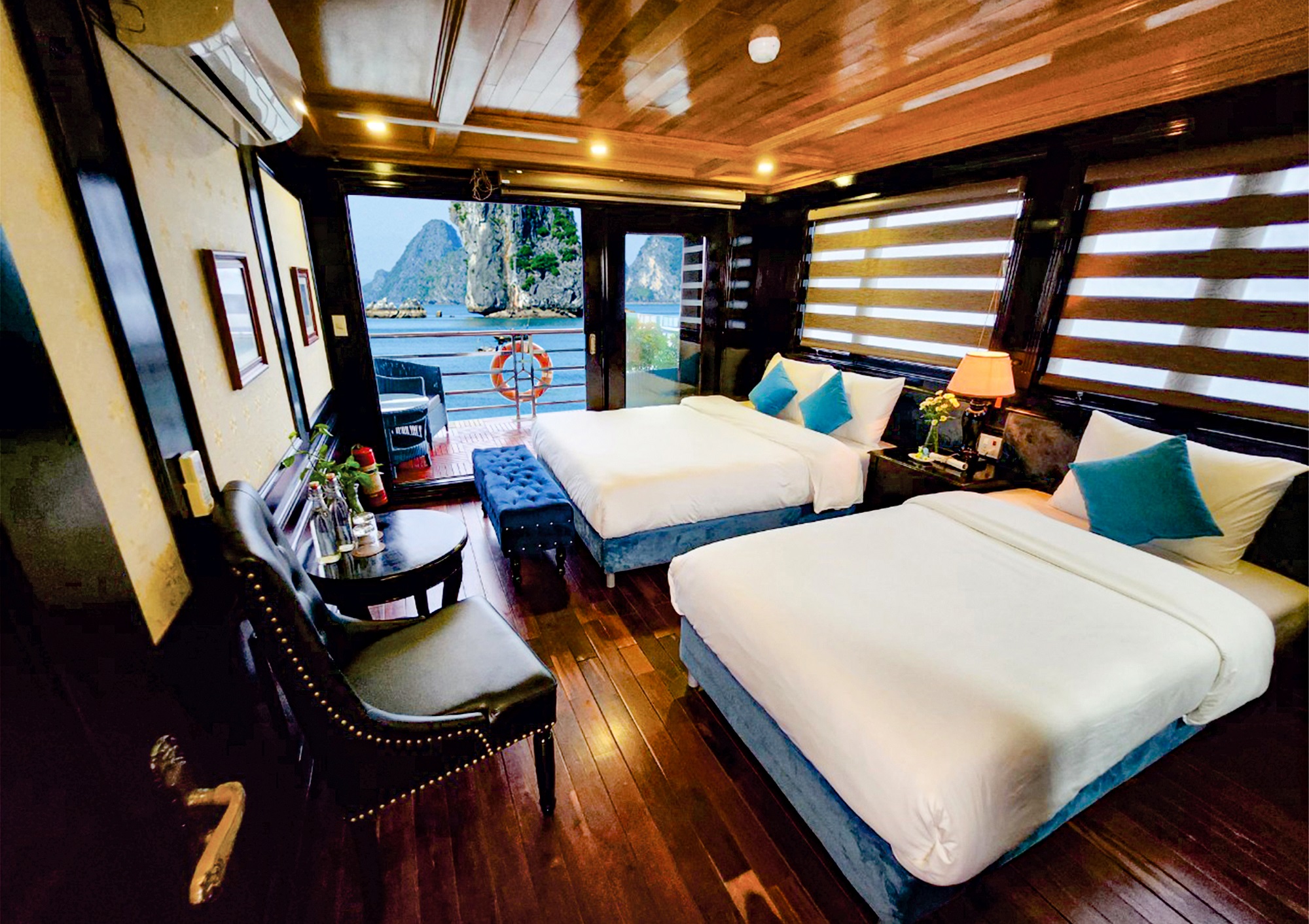Twin cabin bay view