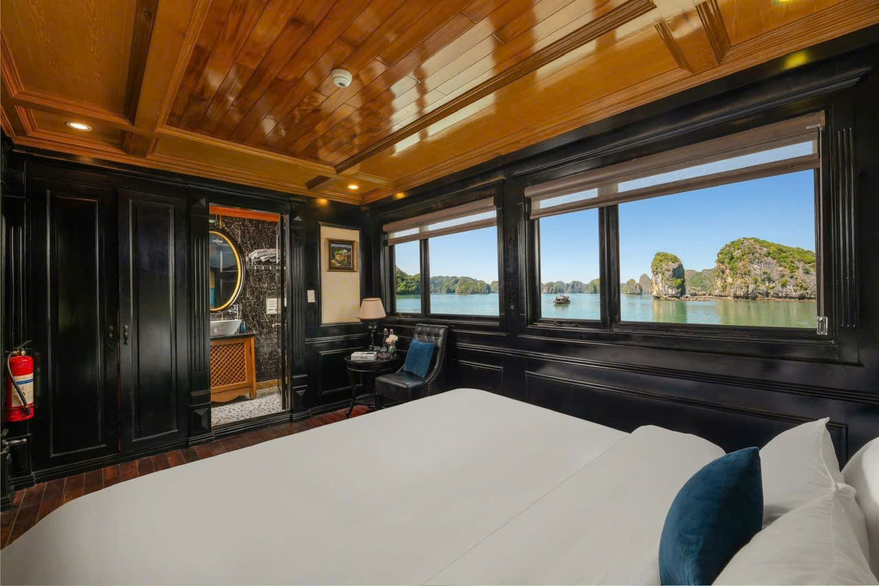 Cozy double cabin with sea view on Lan Ha Bay overnight cruise ship, Cat Ba Island Vietnam