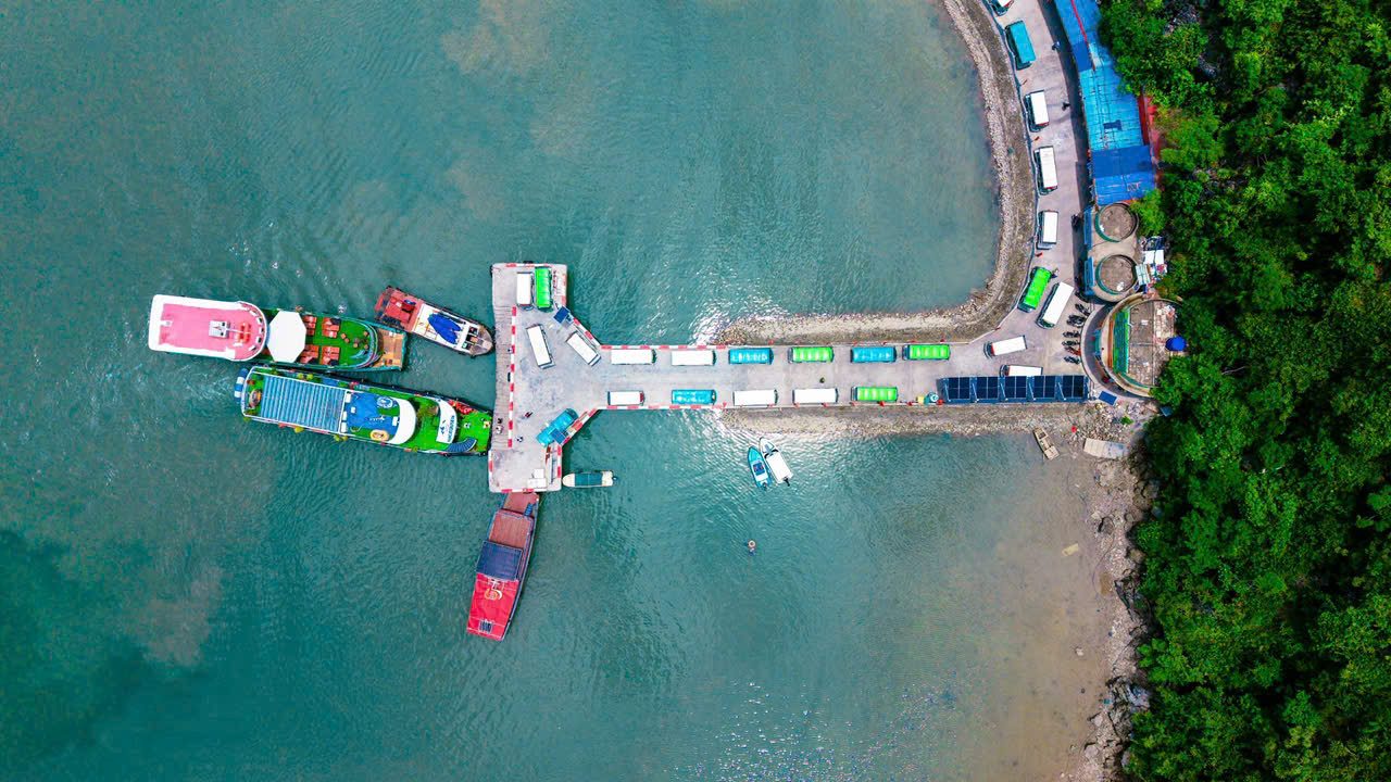 Aerial view of a floating fish farm in the waters off Cat Ba Island